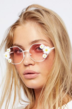 Free-People-Ditsy-Daisy-Sunglasses.jpg